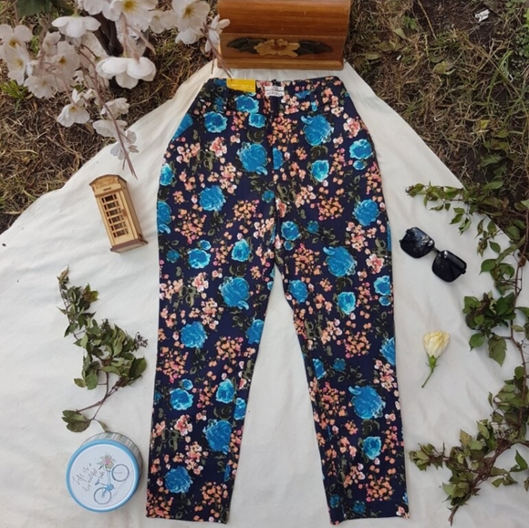 Anthropologie Floral Pants crop - Picture 2 of 9